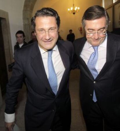 Gerardo Conde Roa (i), junto a Ángel Currás.