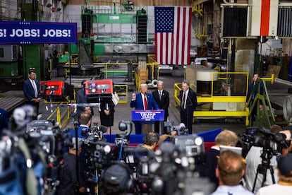 Donald Trump habla sobre su programa económico en una fábrica de maquinaria en York, Pensilvania, en agosto pasado.