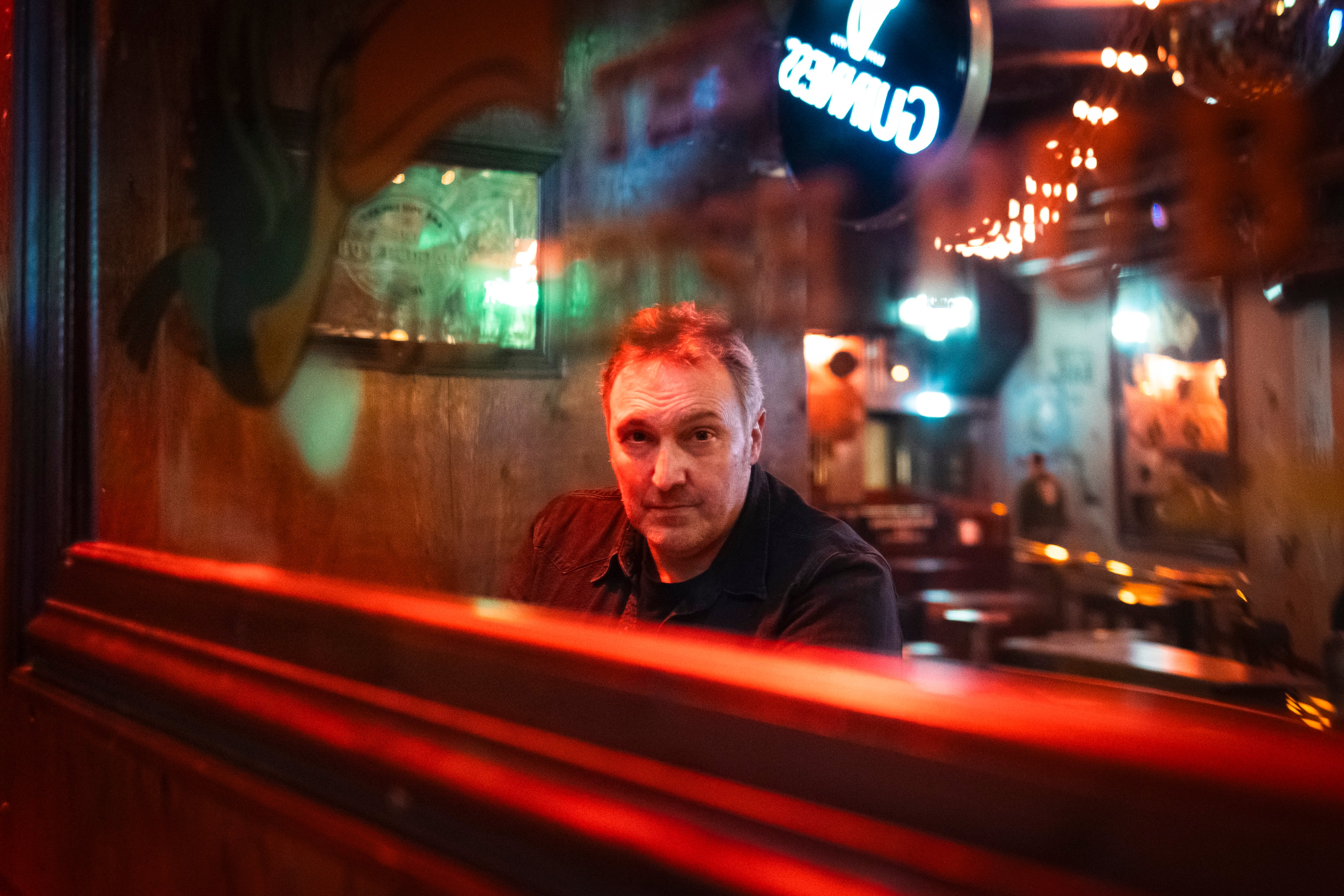 Carlos Zanón, escritor: “Todos estamos más cerca de la calle que de ser Amancio Ortega”