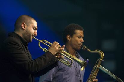 El trompetista Ibrahim Maalouf (izquierda), en 2013 en Vitoria.