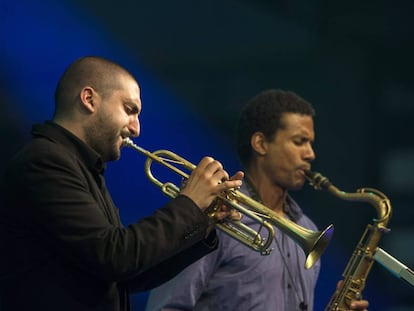 El trompetista Ibrahim Maalouf (izquierda), en 2013 en Vitoria. 