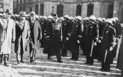 La Guàrdia Urbana en formació el gener de 1945.