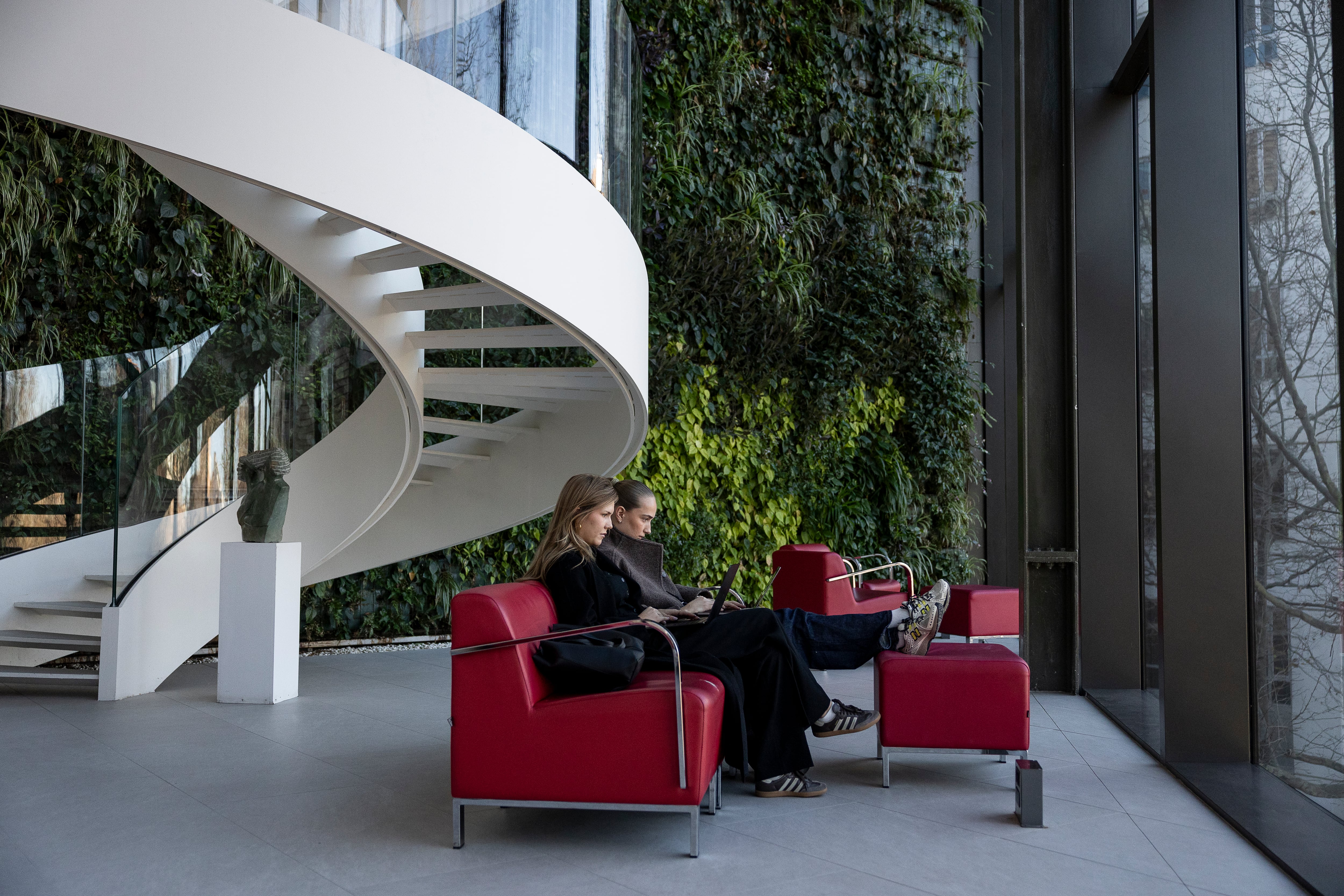 Dos alumnas de Toulouse Business School (TBS), que sí está registrado en el RUCT, el pasado viernes.