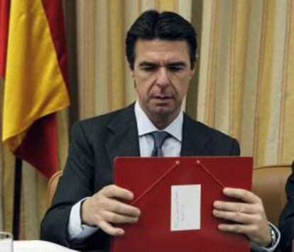 El ministro de Industria, Energía y Turismo, José Manuel Soria, durante su comparecencia el pasado 26 de julio en la comisión correspondiente del Congreso para analizar la situación de la minería del carbón. EFE/Archivo
