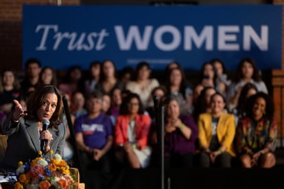 Kamala Harris, en un mitin en Phoenix (Arizona), el pasado 24 de junio, día del segundo aniversario de la decisión de Supremo que tumbó 'Roe contra Wade'. 