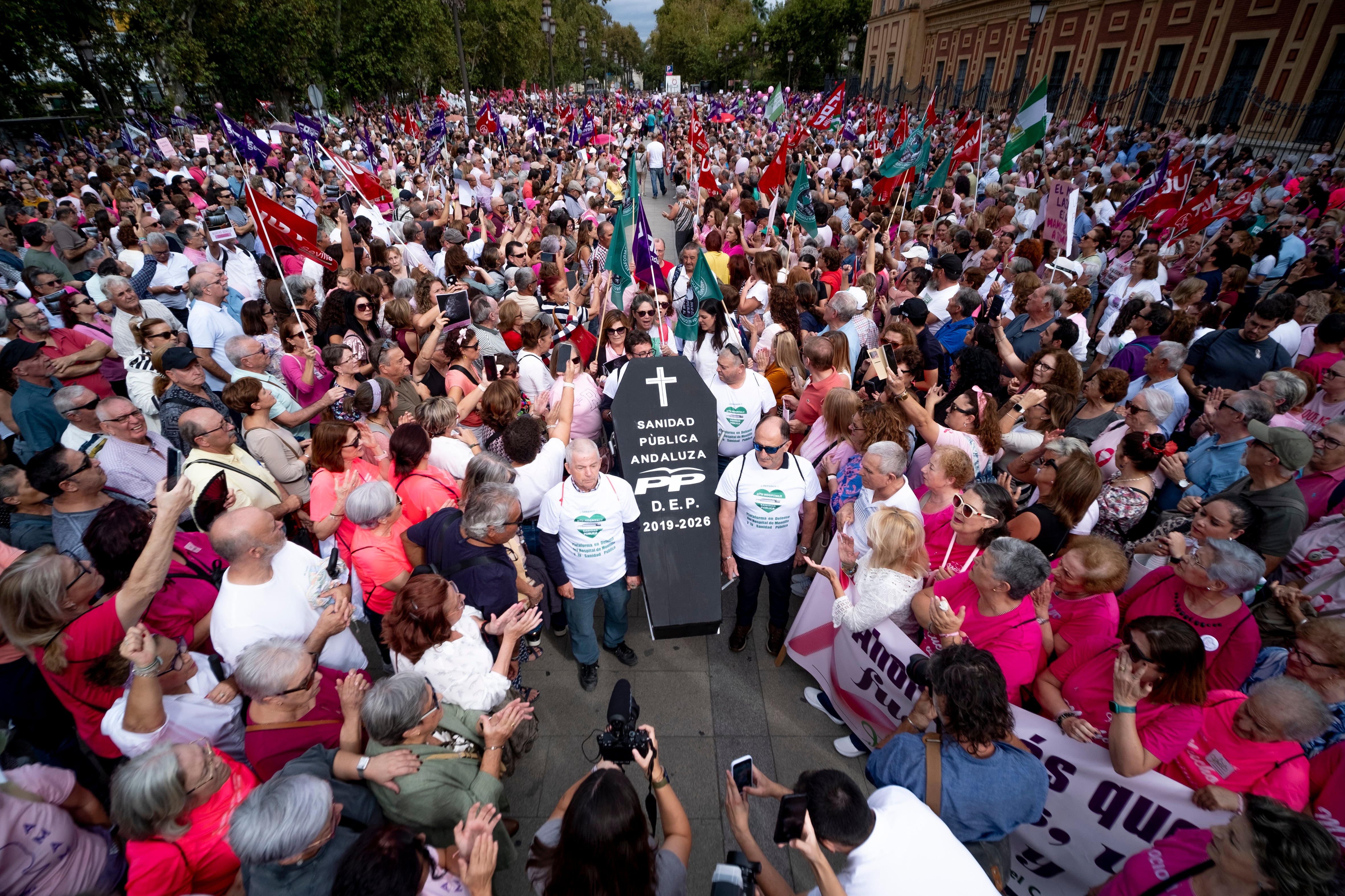 Concentración en Sevilla por los fallos en los cribados de cáncer de mama en Andalucía, en octubre.