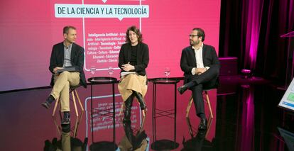 De izquierda a derecha: Richard Benjamins, chief AI and Data strategist de Telefónica; Marta Guerrero, lingüista computacional y coordinadora de los proyectos de PLN en el Instituto de Ingeniería del Conocimiento (IIC); y Miguel Escassi, head of Government Affairs and Public Policy, Google Spain and Portugal.