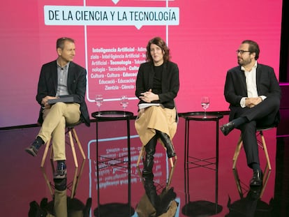 De izquierda a derecha: Richard Benjamins, chief AI and Data strategist de Telefónica; Marta Guerrero, lingüista computacional y coordinadora de los proyectos de PLN en el Instituto de Ingeniería del Conocimiento (IIC); y Miguel Escassi, head of Government Affairs and Public Policy, Google Spain and Portugal.