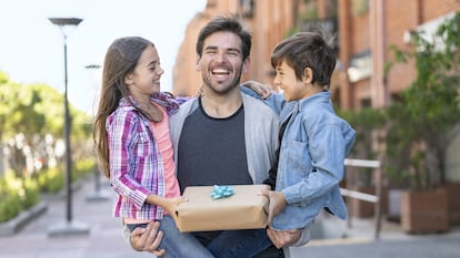 día del padre, cuando es el dia del padre, Día del Padre 2022, regalos día del padre, regalos para padres, smartwatch, relojes inteligentes, amazfit, mi band 4, pulsera de actividad, pulsera inteligente, auriculares inalambricos, cascos inalambricos, auriculares bluetooth, cascos bluetooth, auriculares cancelacion de ruido, auriculares con cancelación de ruido, cascos insonoros, altavoces bluetooth, altavoces portátiles, altavoces inalambricos, fire stick, fire tv stick, amazon tv, amazon fire tv, soporte para tablets, soporte para tableta, soporte movil en el coche, soporte para móvil, cartera rfid, cartera antirrobo, cartera rfid hombre, localizador de objetos, Localizador de objetos por bluetooth