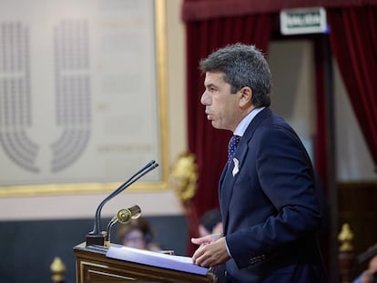 El presidente de la Generalitat valenciana, Carlos Mazón, interviene durante un debate tras la Comisión General de las Comunidades Autónomas, en el Senado, a 19 de octubre de 2023, en Madrid (España).