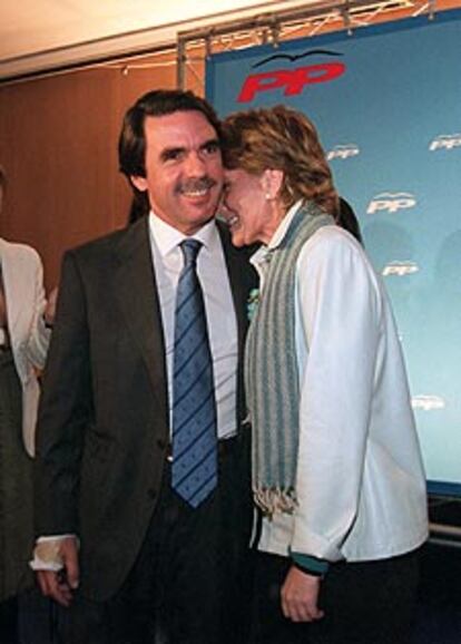 Aznar acompañó ayer a Aguirre en uno de sus actos de campaña.