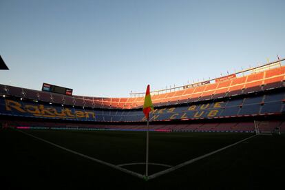 Vista general del Camp Nou. Todo preparado para el partido.