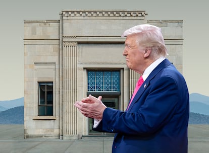 Donald Trump frente a un edificio bancario de 1930, con columnas griegas y una estatura imponente.