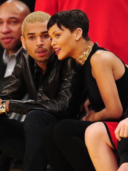 Rihanna y Chris Brown en el Staple Center de Los &Aacute;ngeles, el 25 de diciembre de 2012.