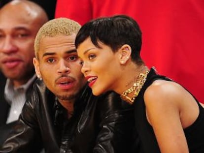 Rihanna y Chris Brown en el Staple Center de Los &Aacute;ngeles, el 25 de diciembre de 2012.