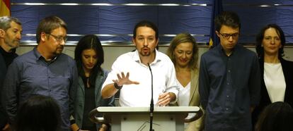 Pablo Iglesias, este viernes, con su equipo.