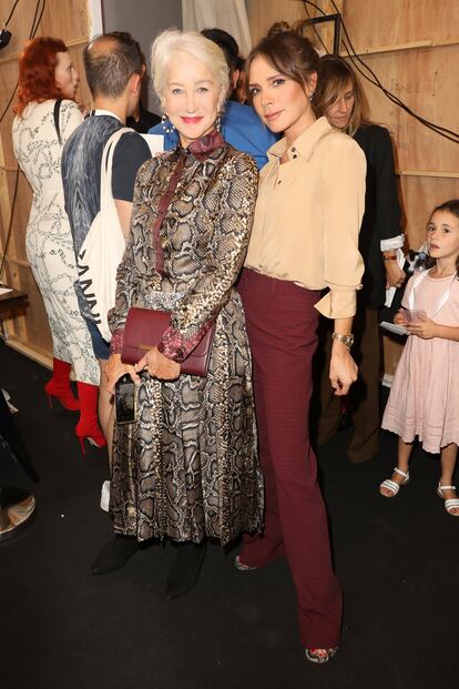 Victoria Beckham y Helen Mirren posan tras el desfile