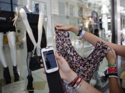 Las compras de ropa por Internet se están popularizando.