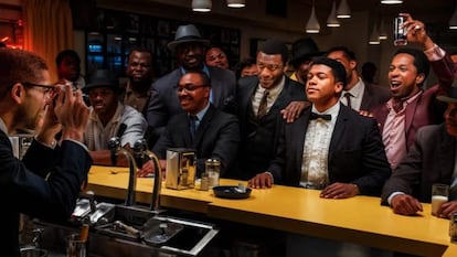 Cena de ‘Uma noite em Miami’ que retrata um encontro de Malcolm X (com a câmera fotográfica), Muhammad Ali (de gravata borboleta), Sam Cooke (de paletó vinho) e Jim Brown (de gravata marrom). Cooke e Brown não estavam na foto real.