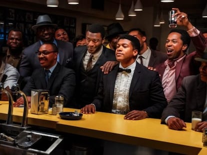 Cena de ‘Uma noite em Miami’ que retrata um encontro de Malcolm X (com a câmera fotográfica), Muhammad Ali (de gravata borboleta), Sam Cooke (de paletó vinho) e Jim Brown (de gravata marrom). Cooke e Brown não estavam na foto real.