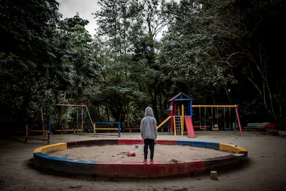 Una niña en un parque de Sao Paulo, Brasil