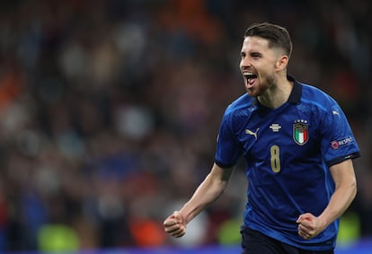 Jorginho comemora pênalti decisivo contra a Espanha.