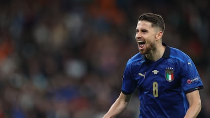 Jorginho comemora pênalti decisivo contra a Espanha.