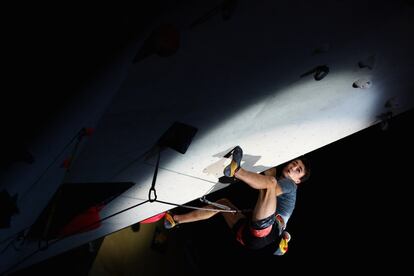 Nigel Armino durante la competicion de escalada interior para hombre 'Petzl NK Lead 2018' celebrada en el ecódromo Neoliet, en Utrech (Países Bajos).