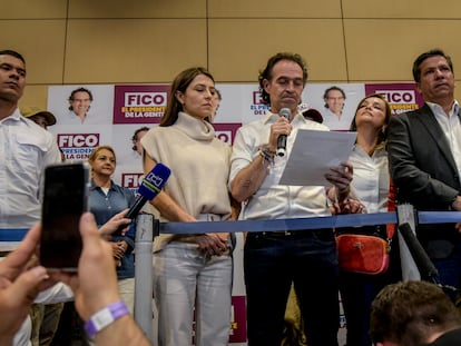 Fico  Gutiérrez habla acompañado por su esposa Margarita Gómez luego de darse a conocer los resultados de las elecciones.