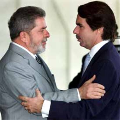 Lula recibe a Aznar en el Palacio de Itamaraty, sede del Ministerio de Asuntos Exteriores brasileño.