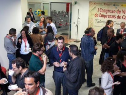 Conversaciones entre los participantes en el I Congreso de Viveros de Empresas de Canarias.