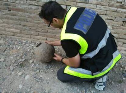 Una de las bombas encontradas en el castillo de Sagunto.