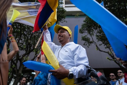Seguidor de Rodolfo Hernández espera los resultados electorales en Bucaramanga