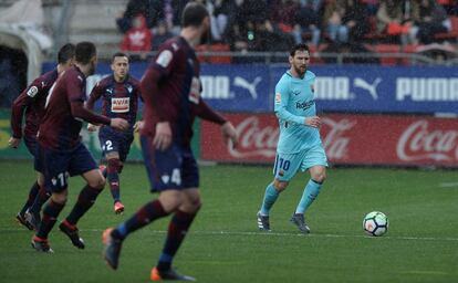 El delantero argentina del Barcelona, Lionel Messi, durante una jugada.