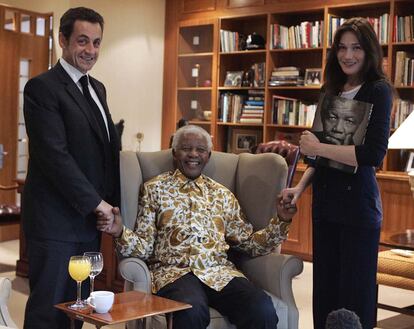 Con Sarkozy y Carla Bruni en 2007.