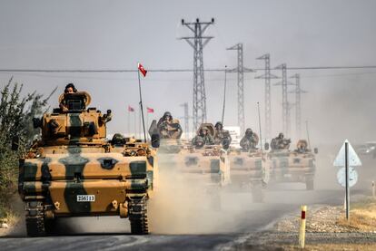 This picture taken around 5 kilometres west from the Turkish Syrian border city of Karkamis in the southern region of Gaziantep, on August 25, 2016 shows Turkish Army tanks driving to the Syrian Turkish border town of Jarabulus.