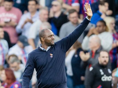 Patrick Vieira saluda a los aficionados después de un partido entre el Crystal Palace y el Southampton el pasado sábado.
AFP7 
29/10/2022 ONLY FOR USE IN SPAIN