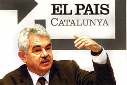 Pasquall Maragall, durante el debate celebrado en la redacción de EL PAÍS en Barcelona.