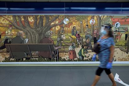 Mural de grandes dimensiones del dibujante Paco Roca, que rinde homenaje a los mayores (uno de los colectivos más afectados por el COVID-19) y que decorará uno de los pasillos de la estación de metro de Plaza de Castilla.