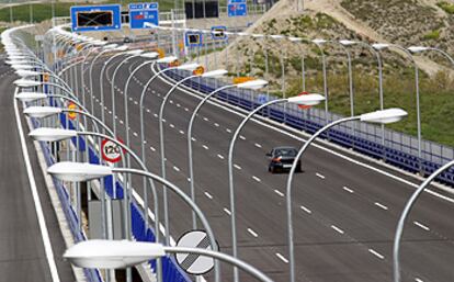 Tramo de la autopista de circunvalación M-50 también abierto ayer al tráfico, a las pocas horas de su puesta en funcionamiento.