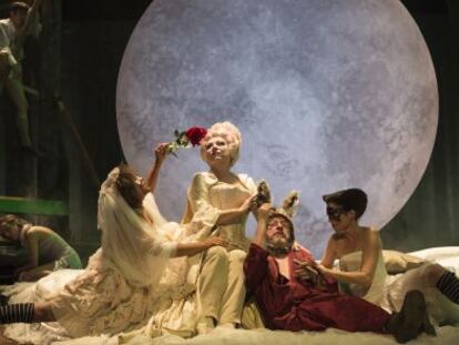Una escena de &#039;El sue&ntilde;o de una noche de verano&#039; en el Teatre Nacional de Catalunya.