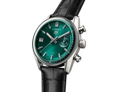 El verde monocromo de las esferas y subesferas del TAG Heuer Carrera Cronógrafo está inspirado en los coches de carreras, desde los años veinte hasta los sesenta.