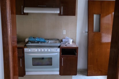 The kitchen inside the house where Mayor Montserrat Caballero will live, so that she can be protected from potential threats.