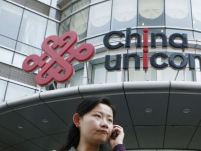 Telefónica vende un 1,5% de China Unicom por 322 millones