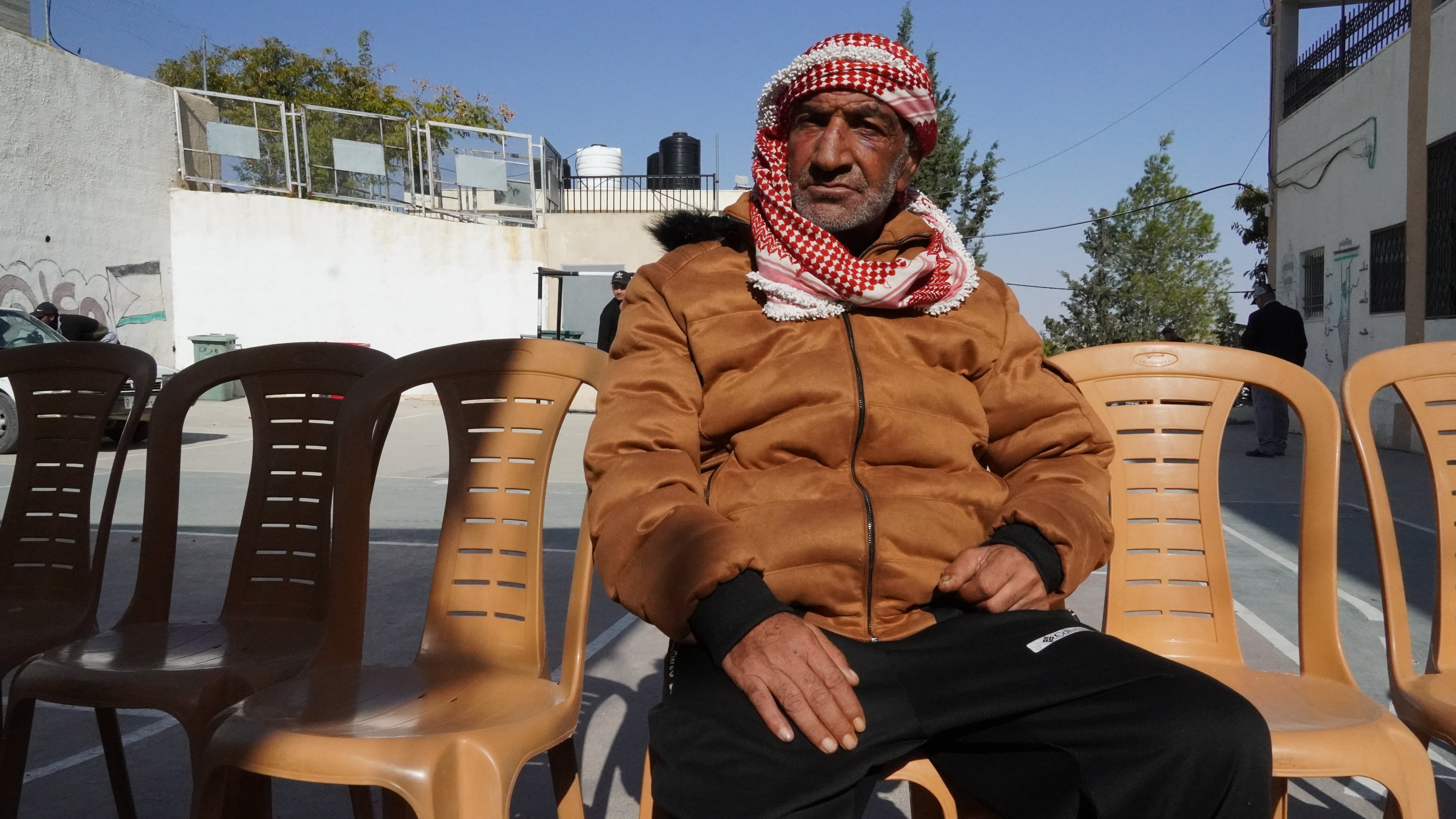 Yusef Mjamre, tras ser dado de alta de la agresión por colonos israelíes, este jueves en Al Tuwani.