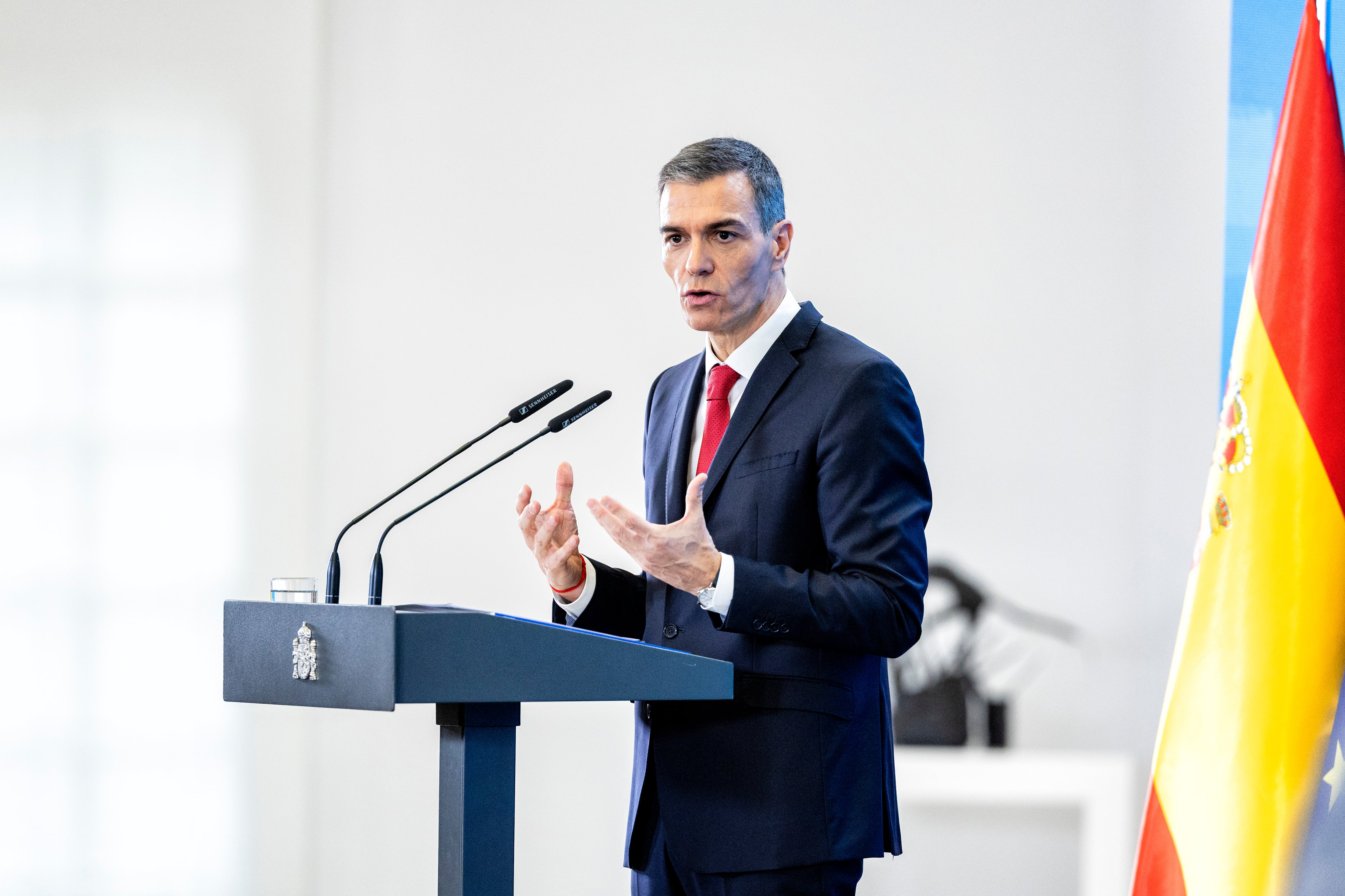 Sánchez se mueve para seguir: pacta una cita con Junqueras, anuncia un abono único y descarta tocar el Gobierno