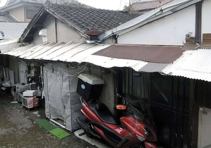 Exterior de la vivienda donde fue hallado congelado el cad&aacute;ver de Airi Kakimoto.