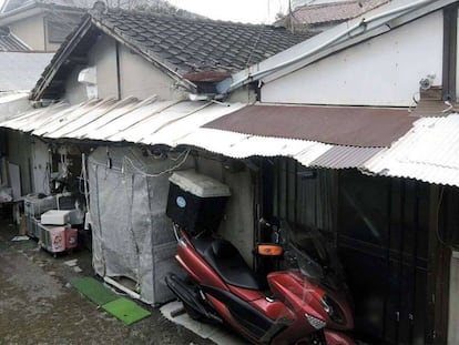 Exterior de la vivienda donde fue hallado congelado el cad&aacute;ver de Airi Kakimoto.