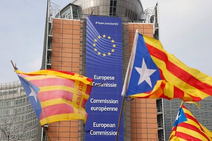 Esteladas ante el edificio de la Comisión Europea.