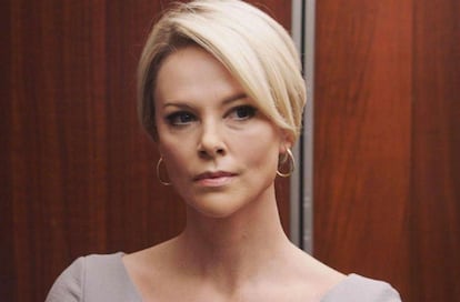 Charlize Theron caracterizada como Megyn Kelly.